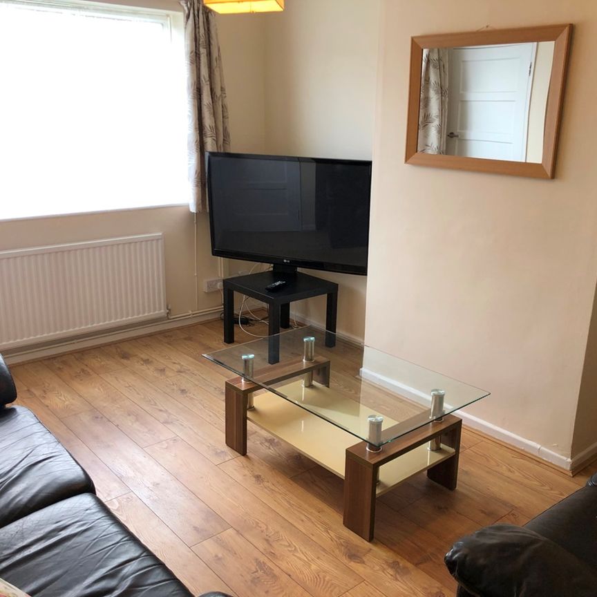 5 Bed Terraced House, Sheriff Avenue, CV4 - Photo 1