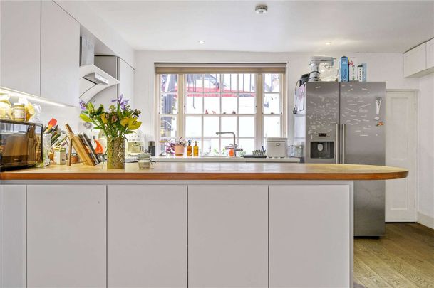 A charming family house situated in the heart of Islington. - Photo 1