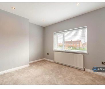 4 bedroom semi-detached house to rent - Photo 6