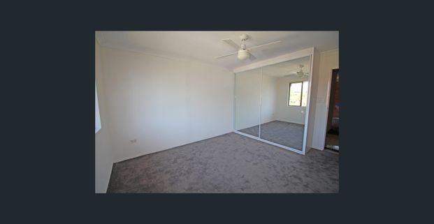 SPACIOUS 2 BEDROOM APARTMENT WITH TANDEM GARAGE - Photo 1
