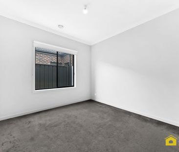 Beautiful Family Home in a Sought-After Wallan Location - Photo 5