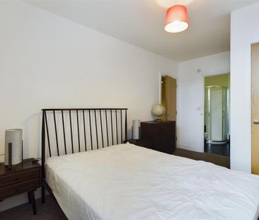 2 bedroom flat to rent - Photo 6