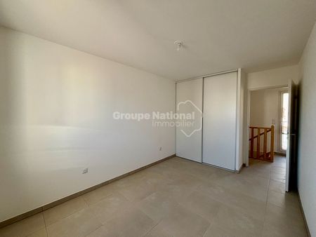 Maison 3 pièce(s) 64.10 m2 avec jardinet, à Saint Etienne Du Grès, - Photo 2