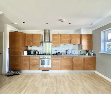 2 bedroom Flat To Let - Photo 6