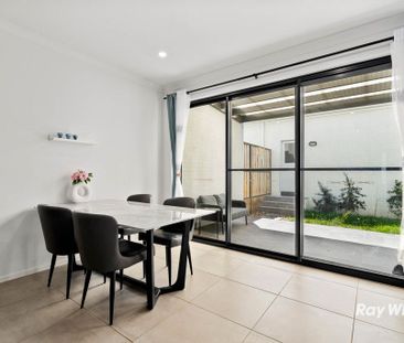 Four Bedroom Townhouse In Prime Location! - Photo 2