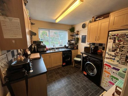 WHITTINGTON CLOSE, HYTHE, SO45 5NQ - Photo 3