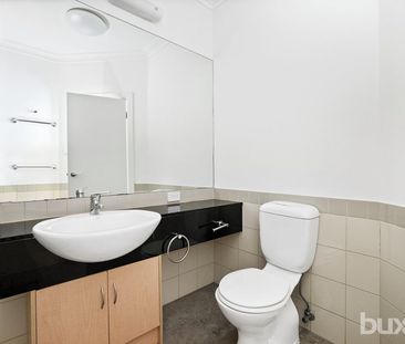 SPACIOUS 1 BEDROOM APARTMENT - Photo 3