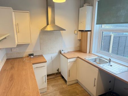 2 bedroom end of terrace house to rent - Photo 4