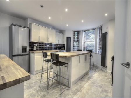 5 bedroom end of terrace house to rent - Photo 2