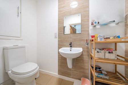 2 bedroom flat to rent - Photo 4