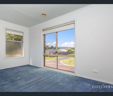 Three Bedroom Townhouse in Prime Location - Photo 6