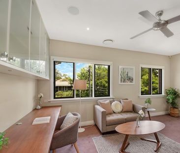 Immaculate Modern Contemporary 5 Bedroom Family Home - Photo 5