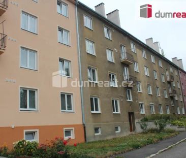 Pronájem bytu 2+1 Karlovy Vary, Dvory - Photo 1