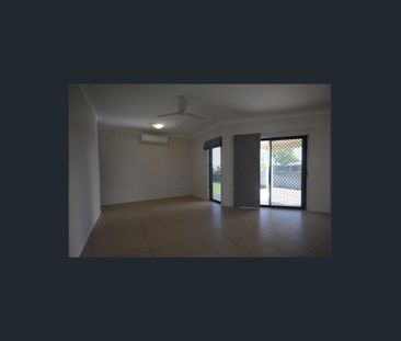 MODERN 4 BEDROOM HOME IN BUSHLAND BEACH! - Photo 2