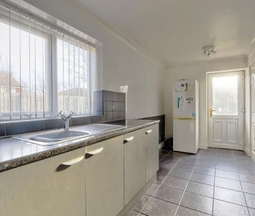 2 bedroom end of terrace house to rent - Photo 3