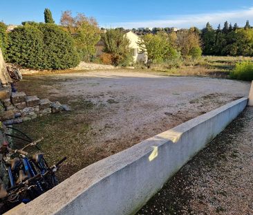 APPARTEMENT T3 EN DUPLEX AVEC COUR ET STATIONNEMENT - Photo 2