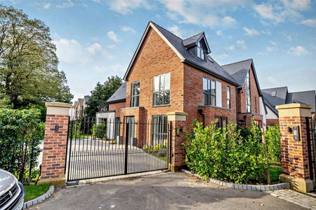 Brand new luxury Wilmslow home with gym, games room and South-West facing garden and Balcony, completed in October 2023 - Photo 4