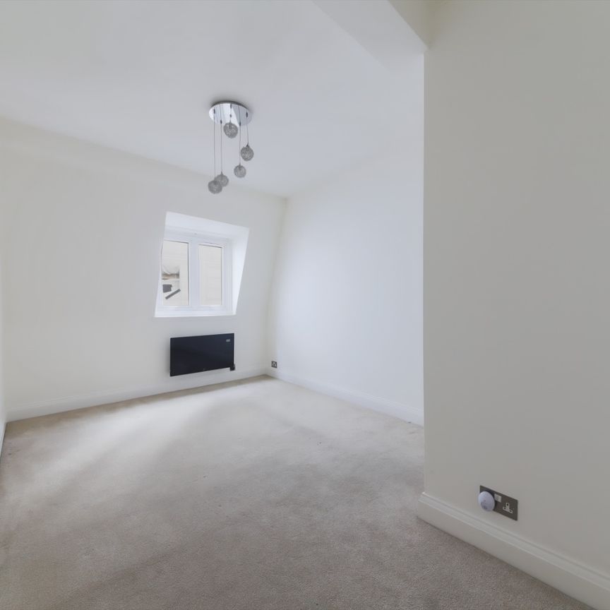 2 Bedroom Flat, Brewer Street, London, Greater London, Soho, W1F - Photo 1