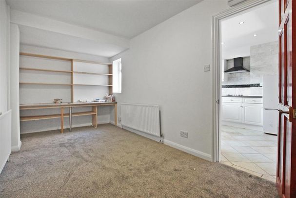 3 bedroom end of terrace house to rent - Photo 1