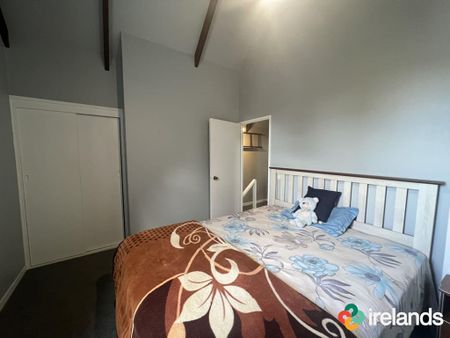 A Stroll to Cafes & Shops - Photo 2