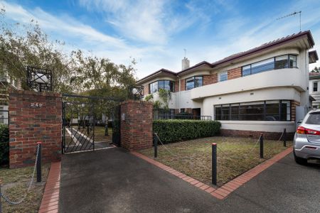 Art Deco Home with Extraordinary Space - Photo 3