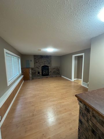 35062 High Drive - Lower Suite - Photo 4