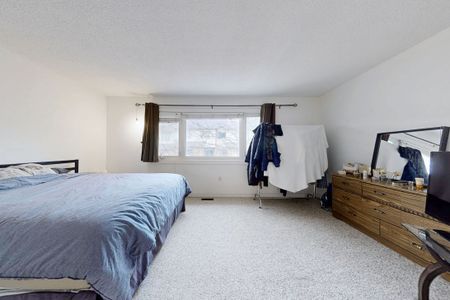 For Lease - 99 Widdifield Avenue, Newmarket, Ontario - Photo 4