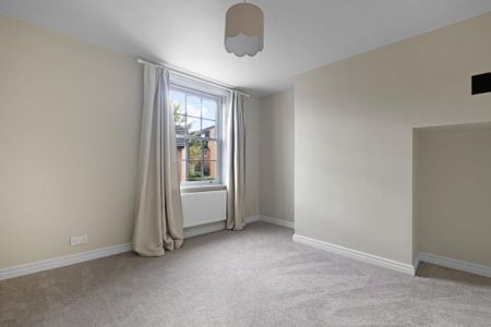 4 bedroom terraced house to rent - Photo 2