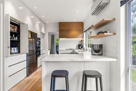 Luxury Home - Photo 5