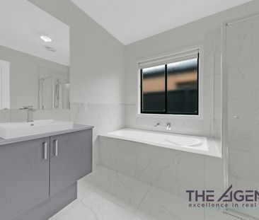 FOR LEASE – MODERN FAMILY HOME - Photo 3