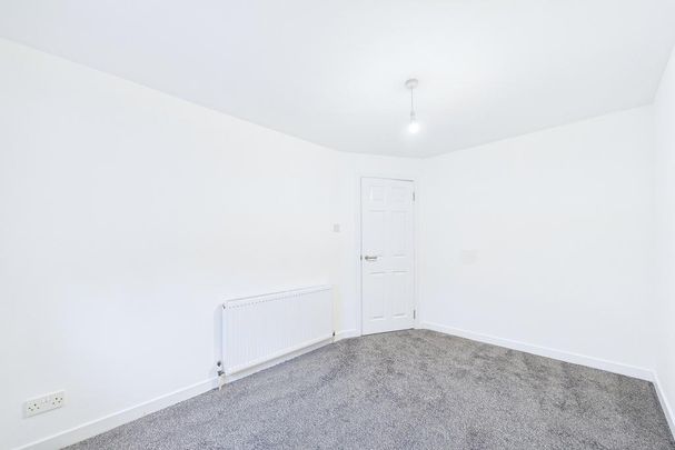 2 bedroom ground floor flat to rent - Photo 1