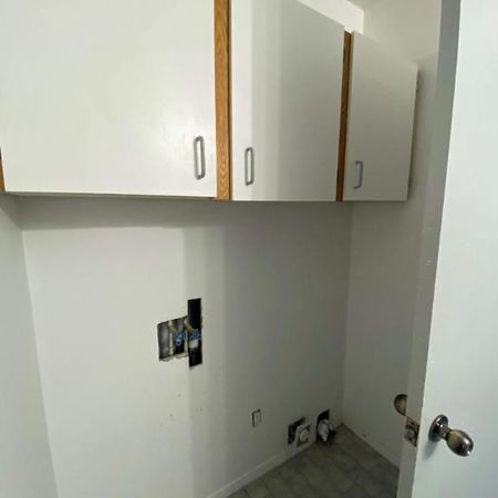 GRAND ET LUMINEUX 4.5 DISPONIBLE 1er MARS 2025 - Photo 3