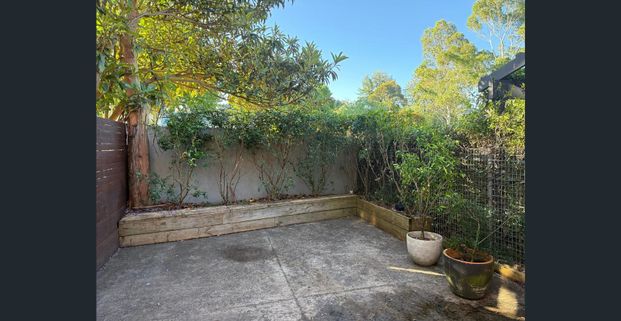 Charming 2-Bedroom Townhouse in prime location of Baulkham Hills - Photo 1