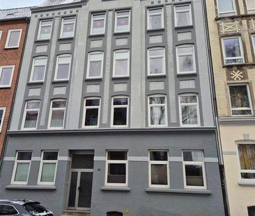 Helle 2-Zimmer-Whg. mit Balkon in gepflegtem Altbau // Braustr. 8, ... - Photo 1