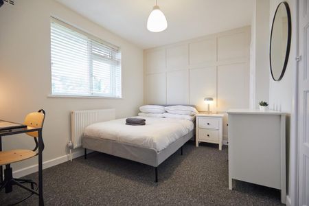 5 bedroom end of terrace house to rent - Photo 2