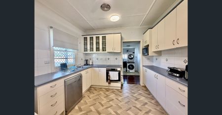 Beautiful home in a convenient area! - Photo 3