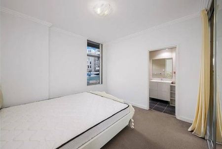 Modern 2 Bedroom Apartment in Turrella - Photo 2