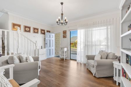 Spacious Family Home with Views - 9 Charles St, Milton - Photo 3