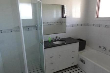 Lovely Three Bedroom home in the hear of Grange! - Photo 4