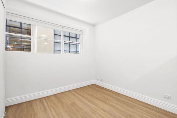 Neat Renovated apartment in Flinders Lane - Photo 1