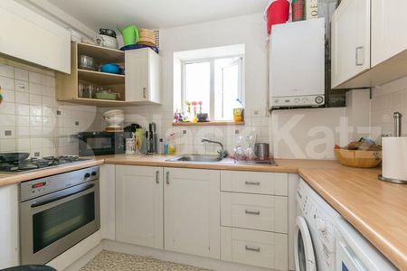 Located in the heart of Crouch End close to all its boutiques and cafes - Photo 4