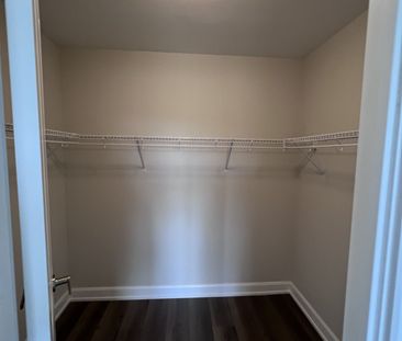 For Lease - 3200 William Coltson Avenue Unit# 420, Oakville, Ontario - Photo 3