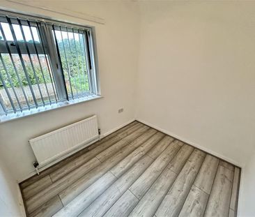 Denewood Crescent - Photo 2