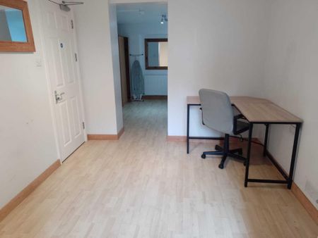 5 bedroom terraced house to rent - Photo 4