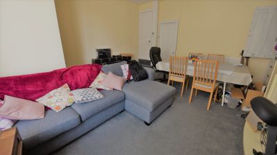 2 bedroom House in Hindle Place, Leeds - Photo 1