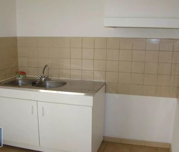 Location Appartement 1 pièce 27m² CHATEAUNEUF LES MARTIGUES 13220 - Photo 2