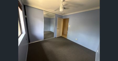 4 BEDROOM HOME IN A QUIET STREET - Photo 2
