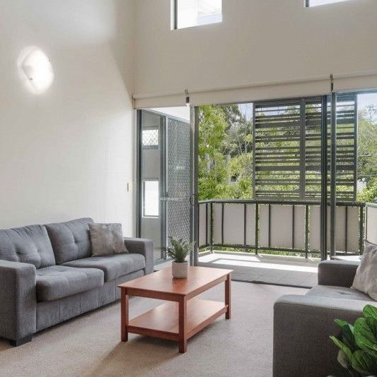 Top Floor Apartment at Fairfield - Photo 1