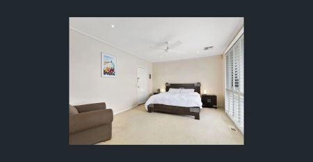 Contemporary Family Oasis on a Massive Block - Photo 2