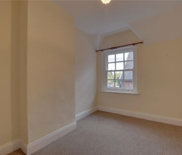 2 bedroom semi-detached house to rent - Photo 2